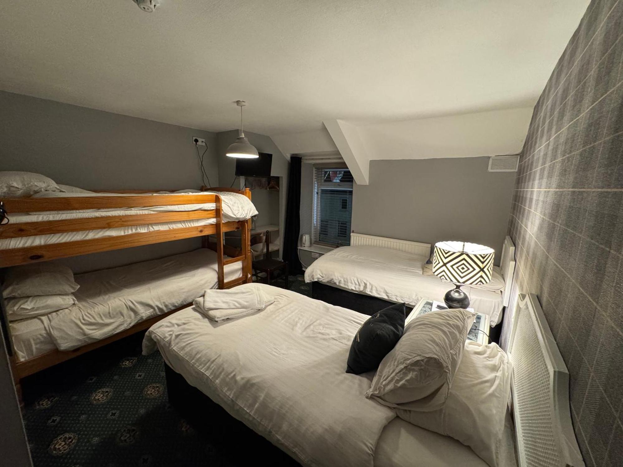 Holland Hotel Llanfachraeth Экстерьер фото